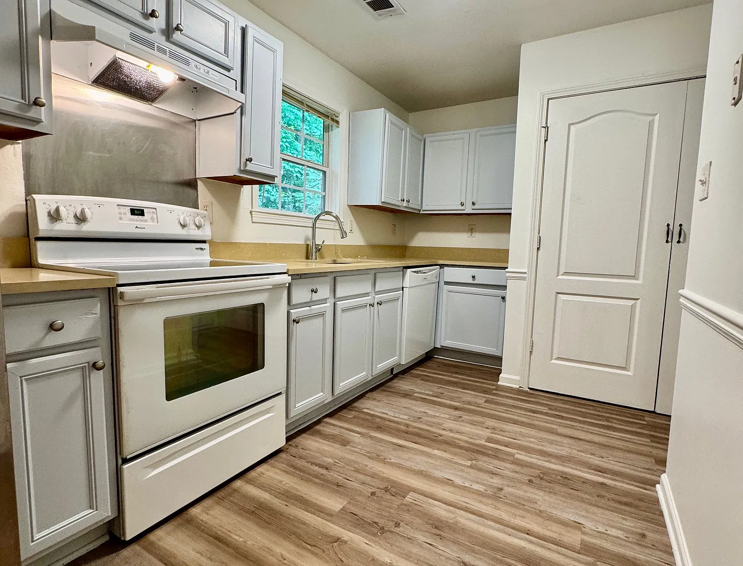 4 bed, 2.5 bath, 1742 sqft, $1,800 — Photo 4