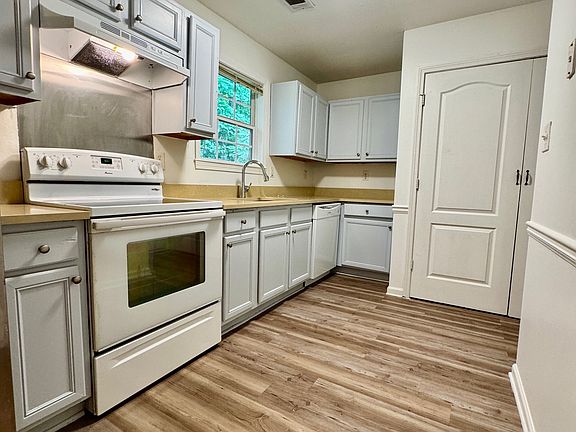4th image of 35 Rolling Ridge Dr