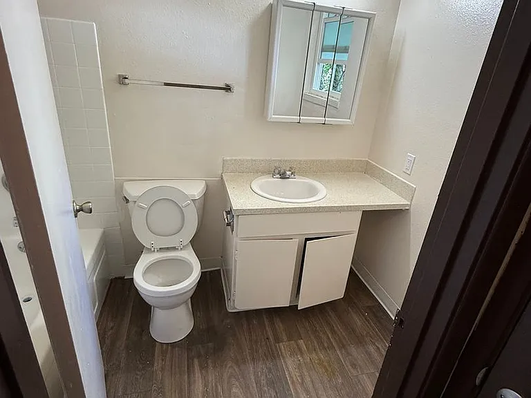 Sherri Arms Apartments — Photo 7