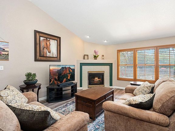 5th image of 1638 Holly Way