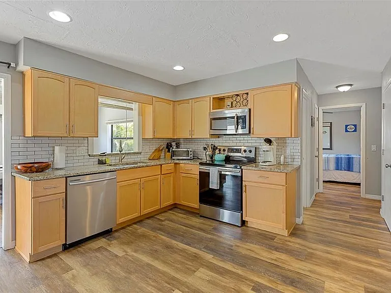 309 Shore T Rd — Photo 17