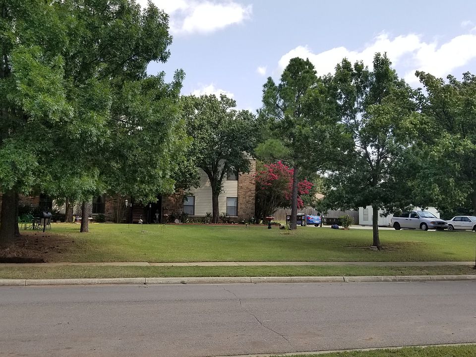 1st image of 315 Vicksburg Cir APT 2
