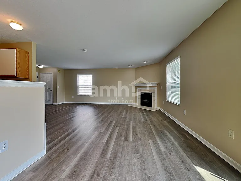 1023 Canterbury Ln — Photo 6