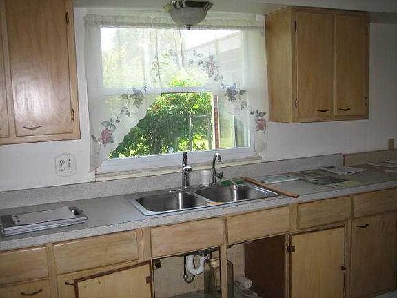 4th image of 2140 Hardy Ln