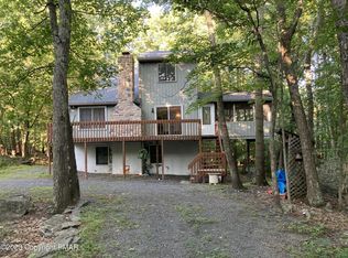 2115 Apley Dr, Bushkill, PA 18324
