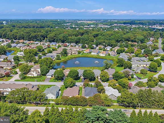 5th image of 128 Lakeside Dr
