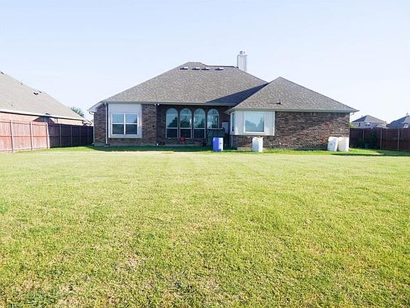 5th image of 1205 Camelot Dr