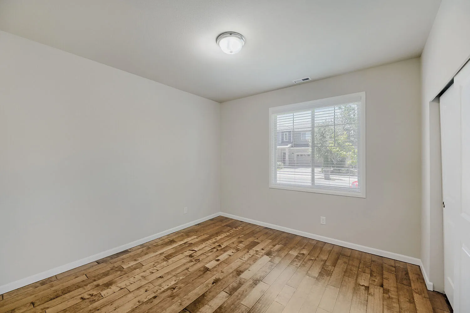4 bed, 3042 sqft, $4,700 — Photo 4