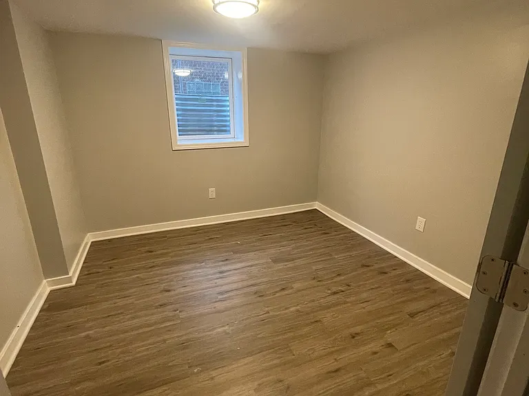 735 Hanley St — Photo 10