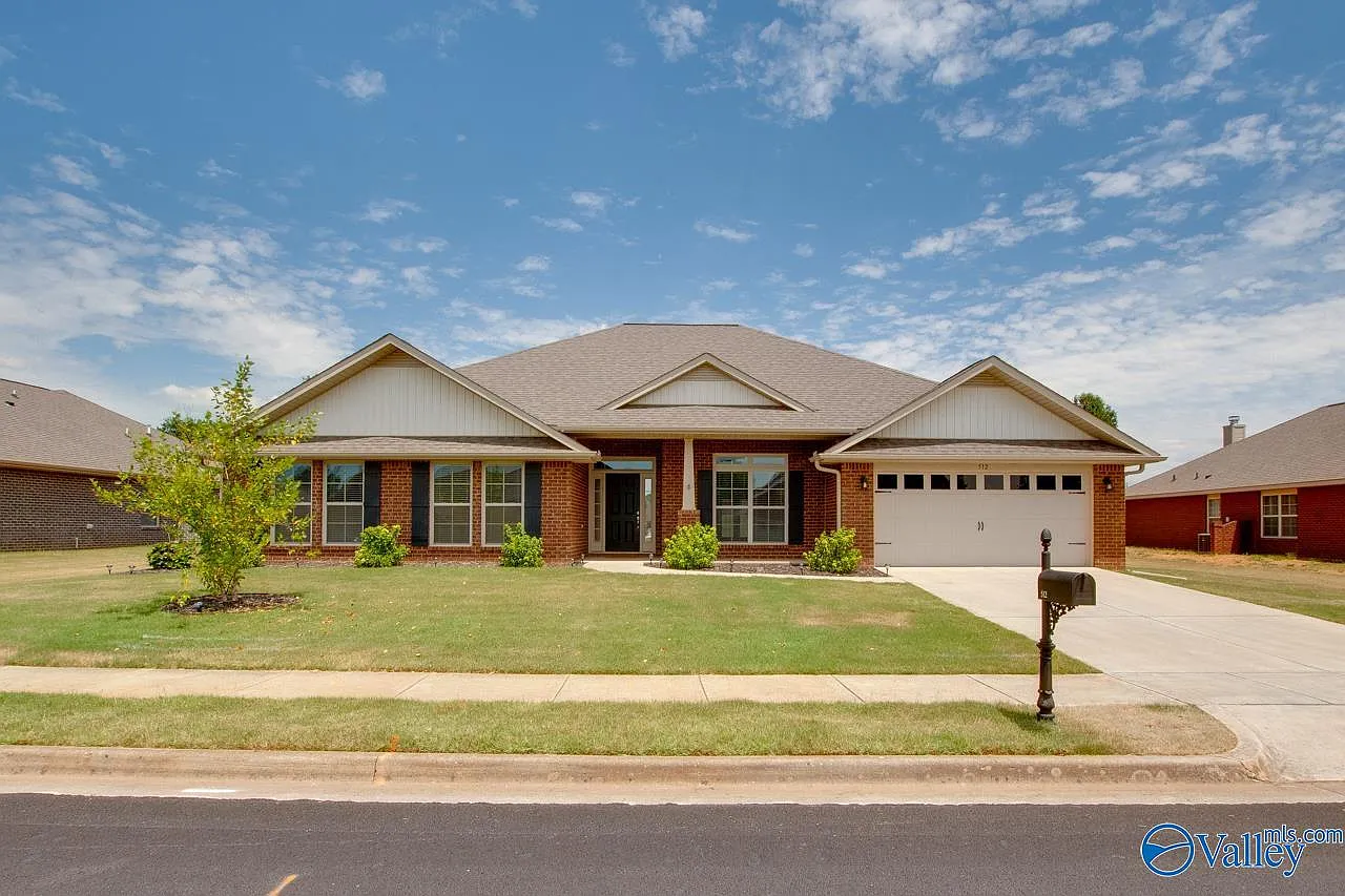 4 bed, 3.0 bath, 3000 sqft, $2,650 — Photo 1