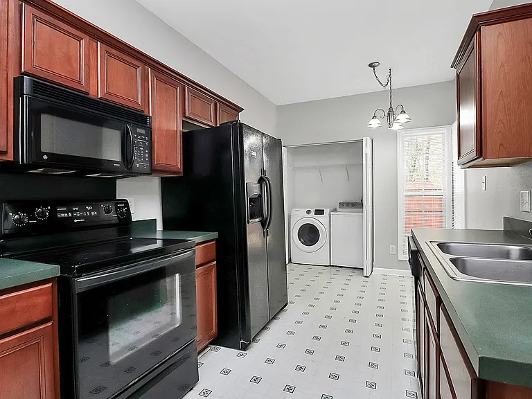 141 Ross Moore Ave — Photo 4