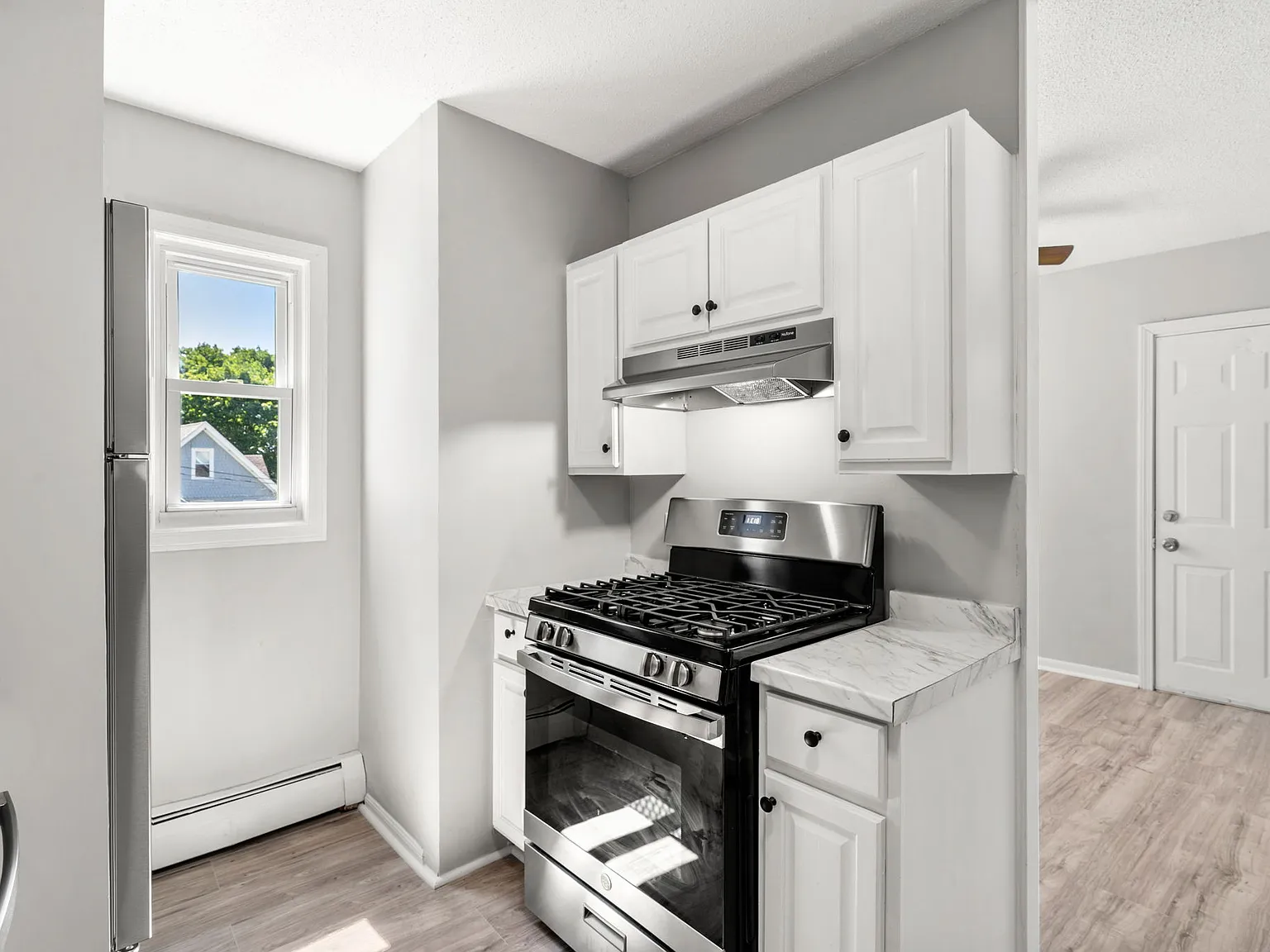 4 bed, 1450 sqft, $3,250 — Photo 2