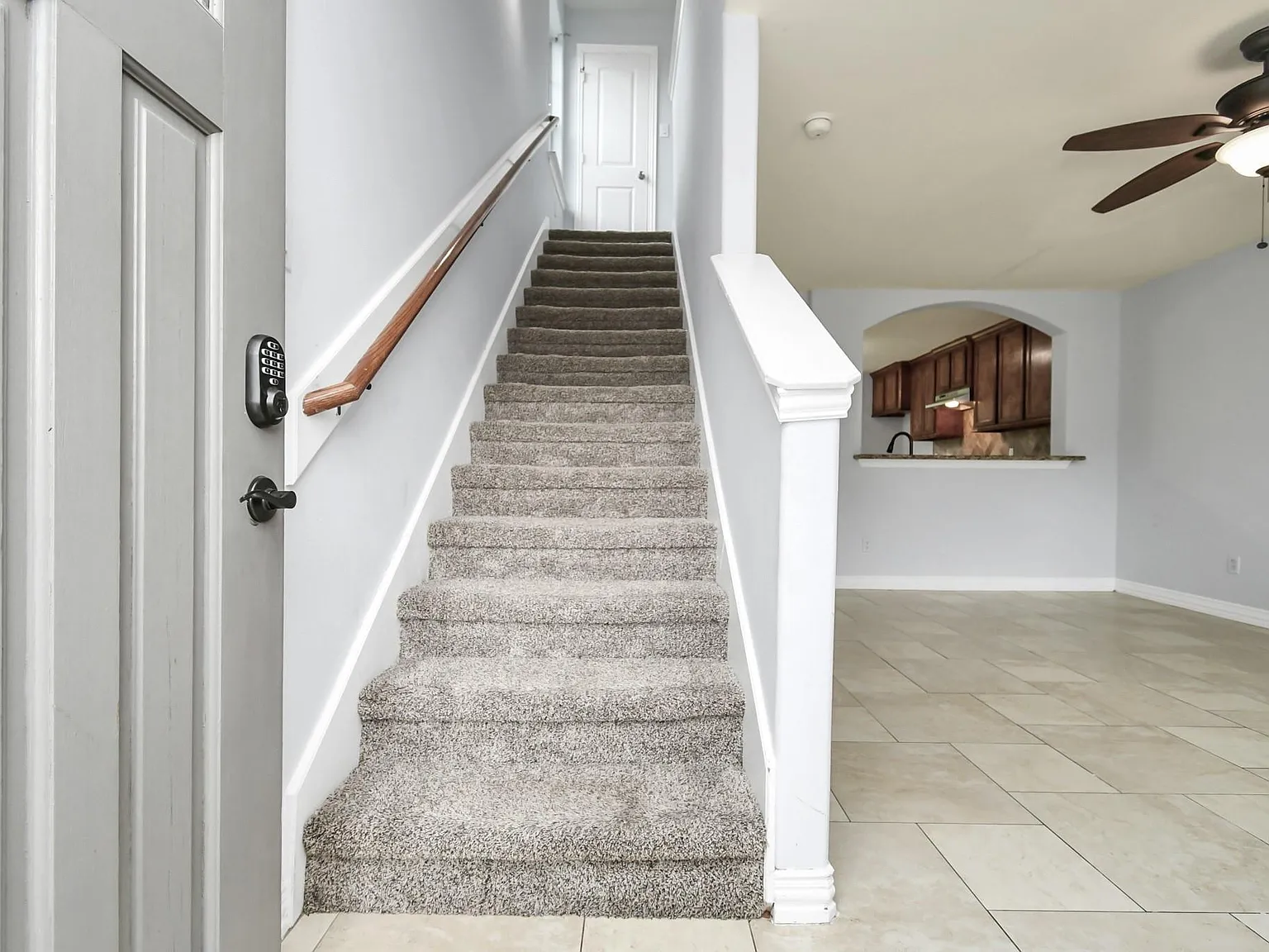 2 bed, 1.5 bath, 2068 sqft, $1,500 — Photo 3