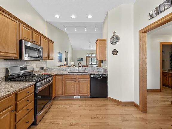 5th image of 105 E Tartan Dr
