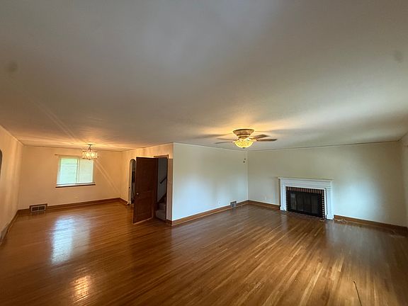 2nd image of 2213 Oakdale Ave