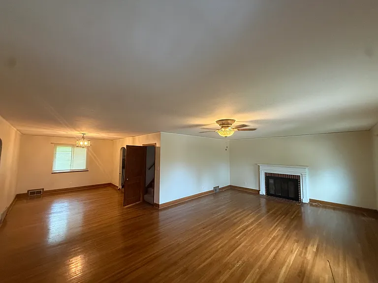 2213 Oakdale Ave — Photo 2