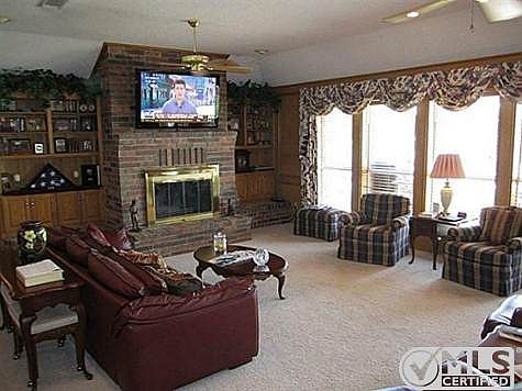 3rd image of 505 Kiowa Dr E
