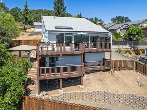 916 NE Malheur Ave, Roseburg, OR 97470