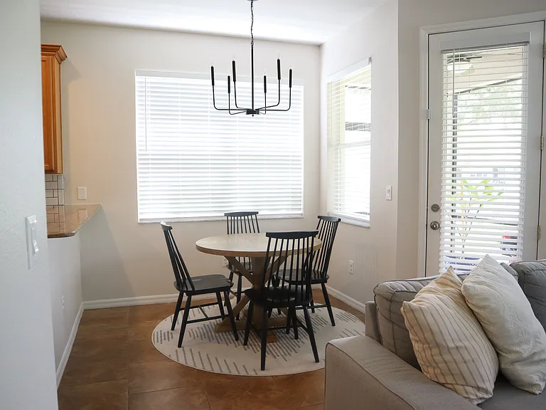 19256 Stone Hedge Dr — Photo 4