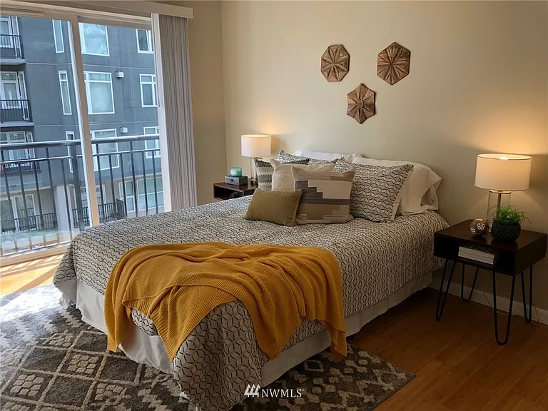 2717 Western Ave #436 — Photo 8