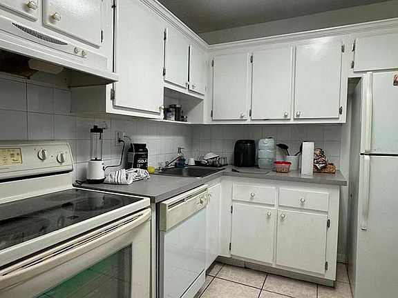 3rd image of 9440 Fontainebleau Blvd APT 109