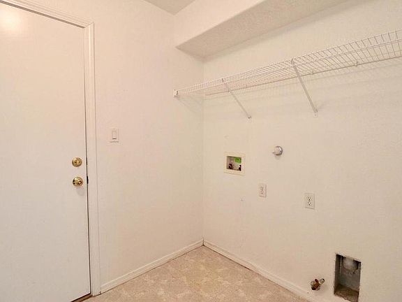 2nd image of 1050 Kayenta Pl NW