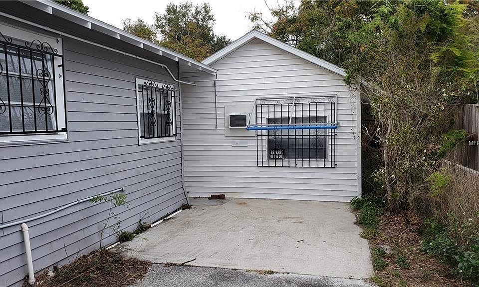 1st image of 411 Avenue E SE