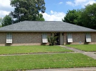1373 Queen Cathy Dr, Baton Rouge, LA 70816