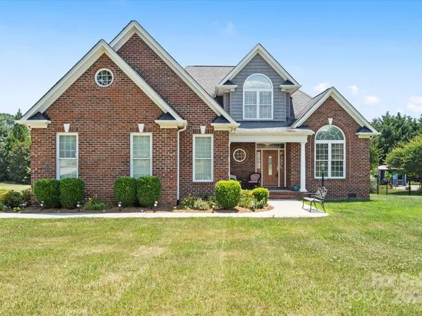 2004 Lee Ellen Ct, Stanley, NC 28164