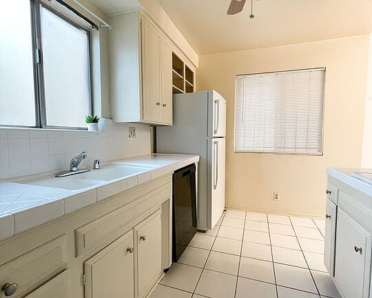 5th image of 935 N Alfred St APT 5