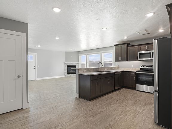 2nd image of 118 42nd Ave NE #102