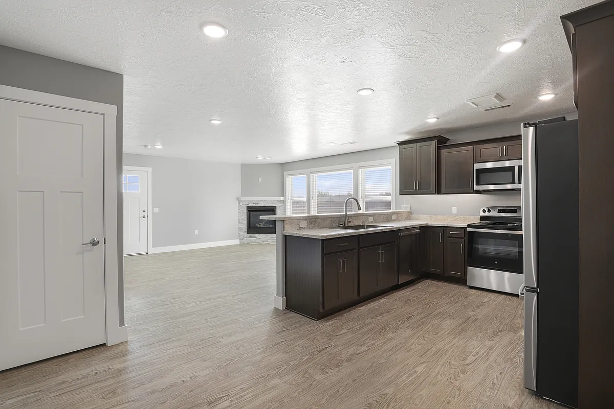 Building Photo - 118 42nd Ave NE #102