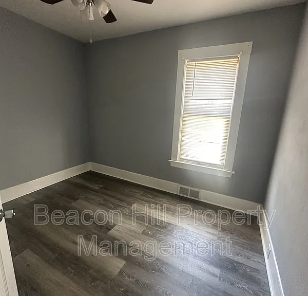 1212 E 71st St — Photo 1