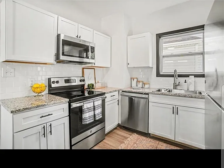 5243 Lyon Ave — Photo 9