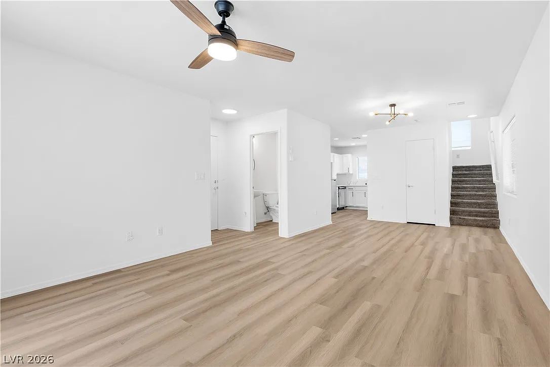 3 bed, 2.5 bath, 1374 sqft, $1,950 — Photo 3