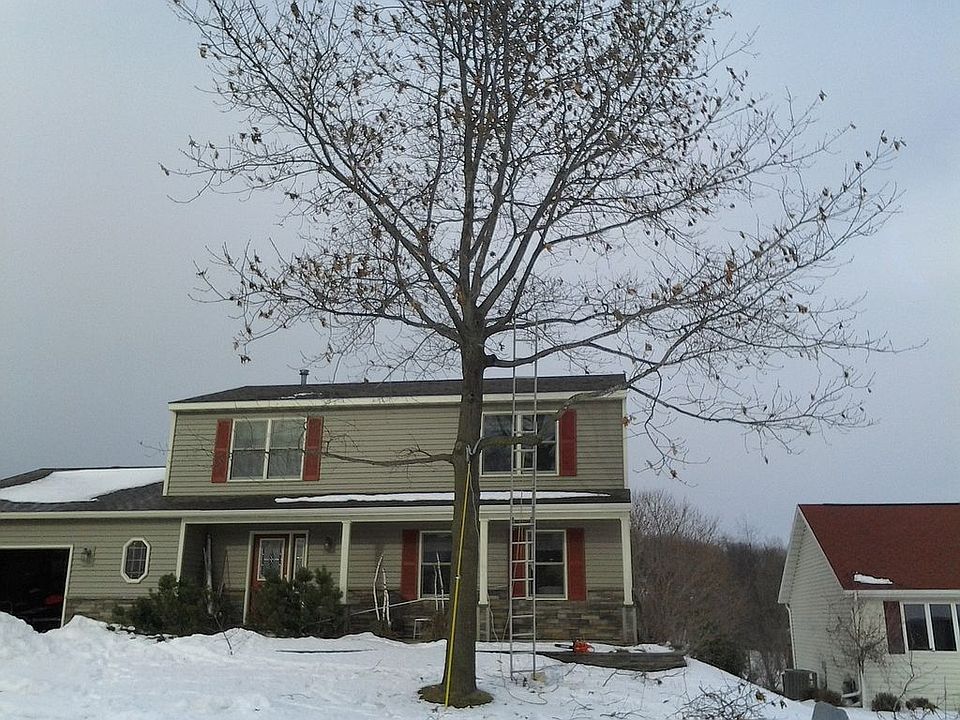 2nd image of 1856 22nd Ave NE