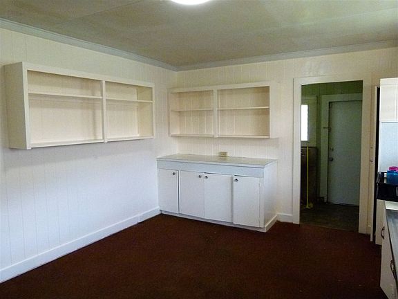5th image of 2483 Vineyard St