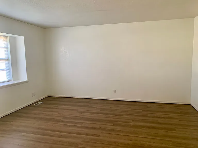 2716 Chaucer Dr — Photo 9