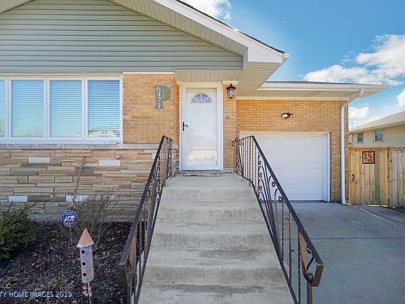 3rd image of 6471 W 88th Pl