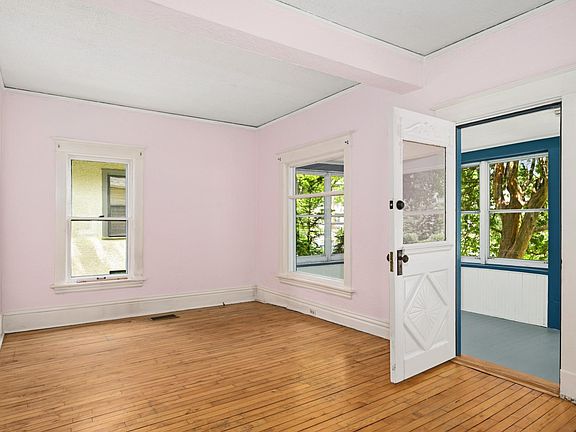 5th image of 4006 41st Ave S