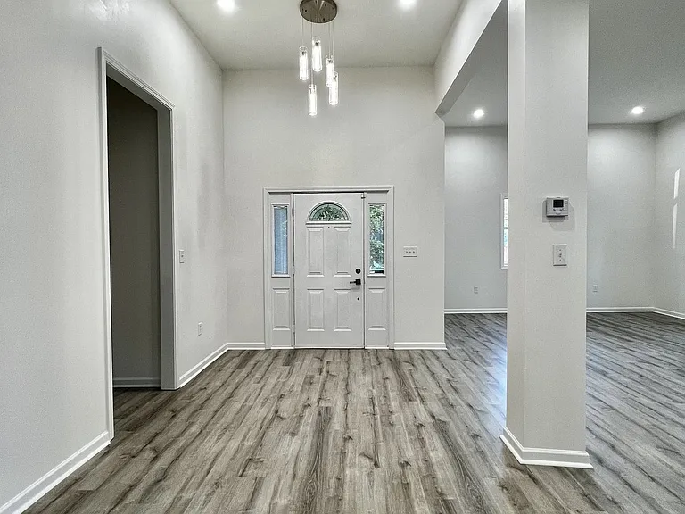 947 Clark St — Photo 12