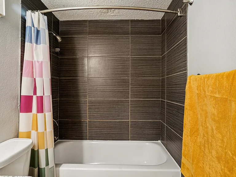 Evergreen Condominiums — Photo 23