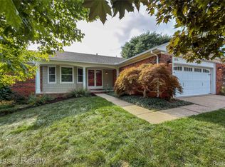 2096 Winchester Rd, Rochester Hills, MI 48307