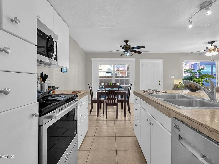 14247 N Boxwood Ln — Photo 9