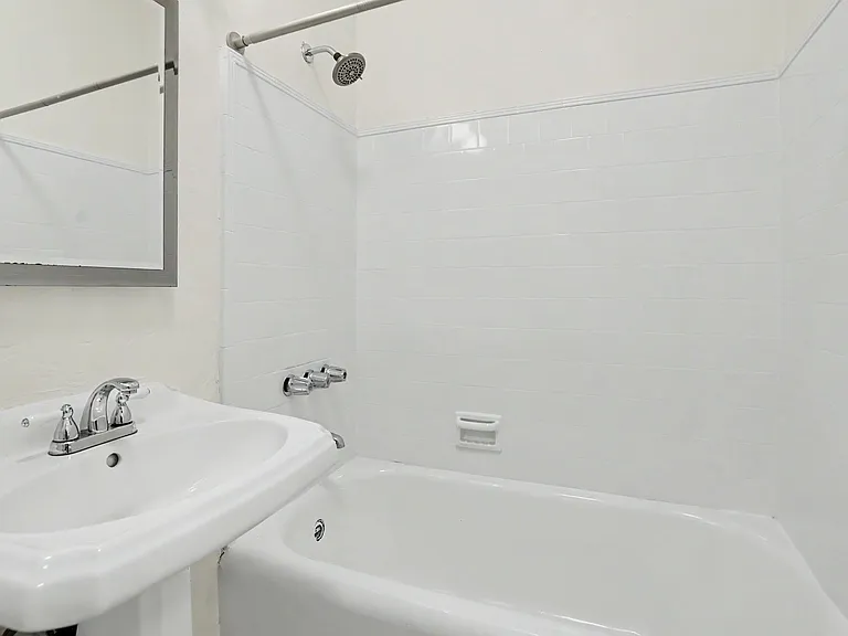 611 E 20th St #202 — Photo 14