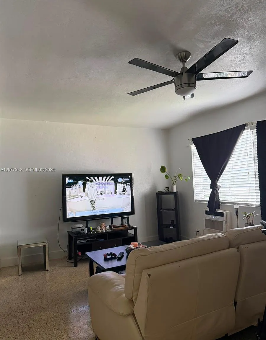 Biscayne Bch Sub — Photo 1