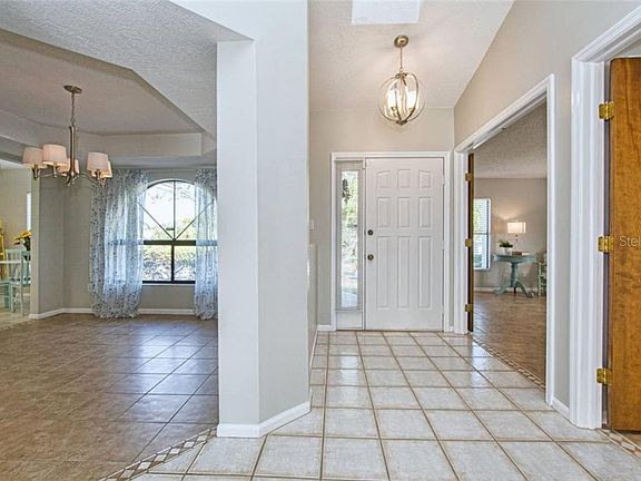 4th image of 2676 Creekview Cir