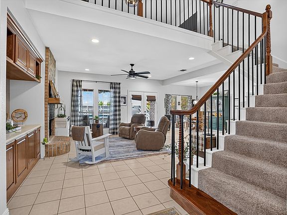 5th image of 212 Dove Hill Ln