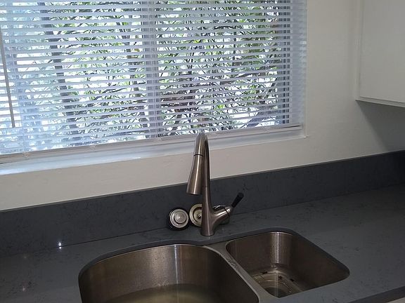 5th image of 219 Newport Ave APT 2