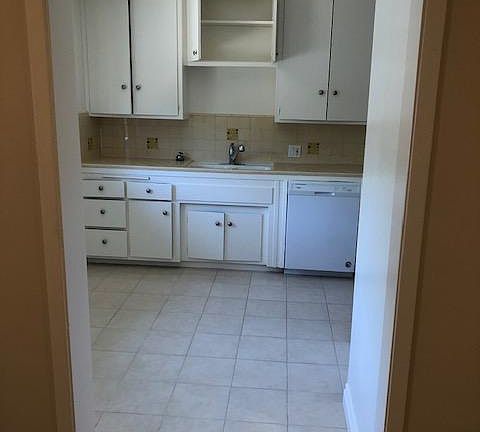 5th image of 4408 Murietta Ave #6